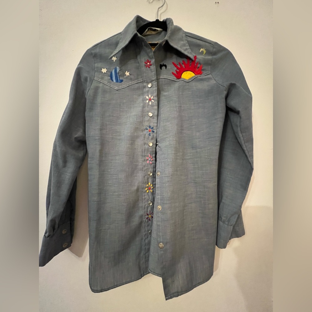 Vintage Wrangler with Pearl snap buttons small embroidered